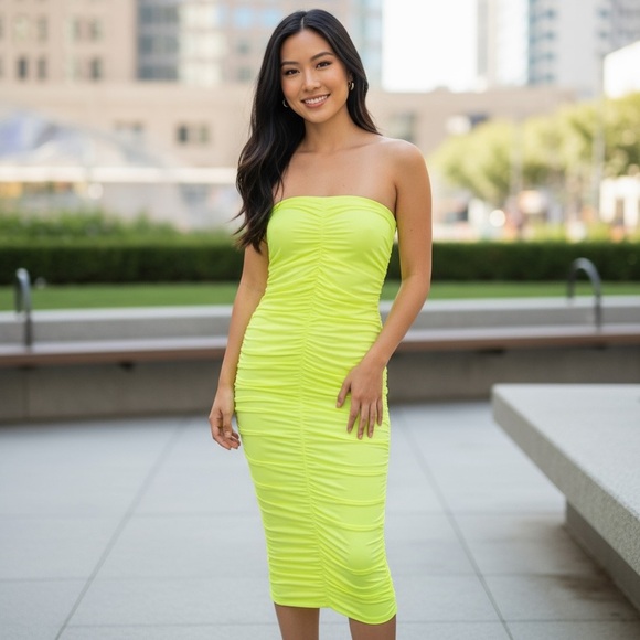 Ruched Detailed Neon Tube Dress See Through
New - Picture 2 of 7